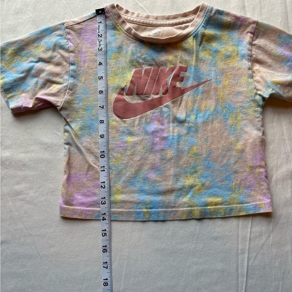 Nike girls cotton shorts set includes tie-dye boxy shirt matching bike shorts - Picture 3 of 11